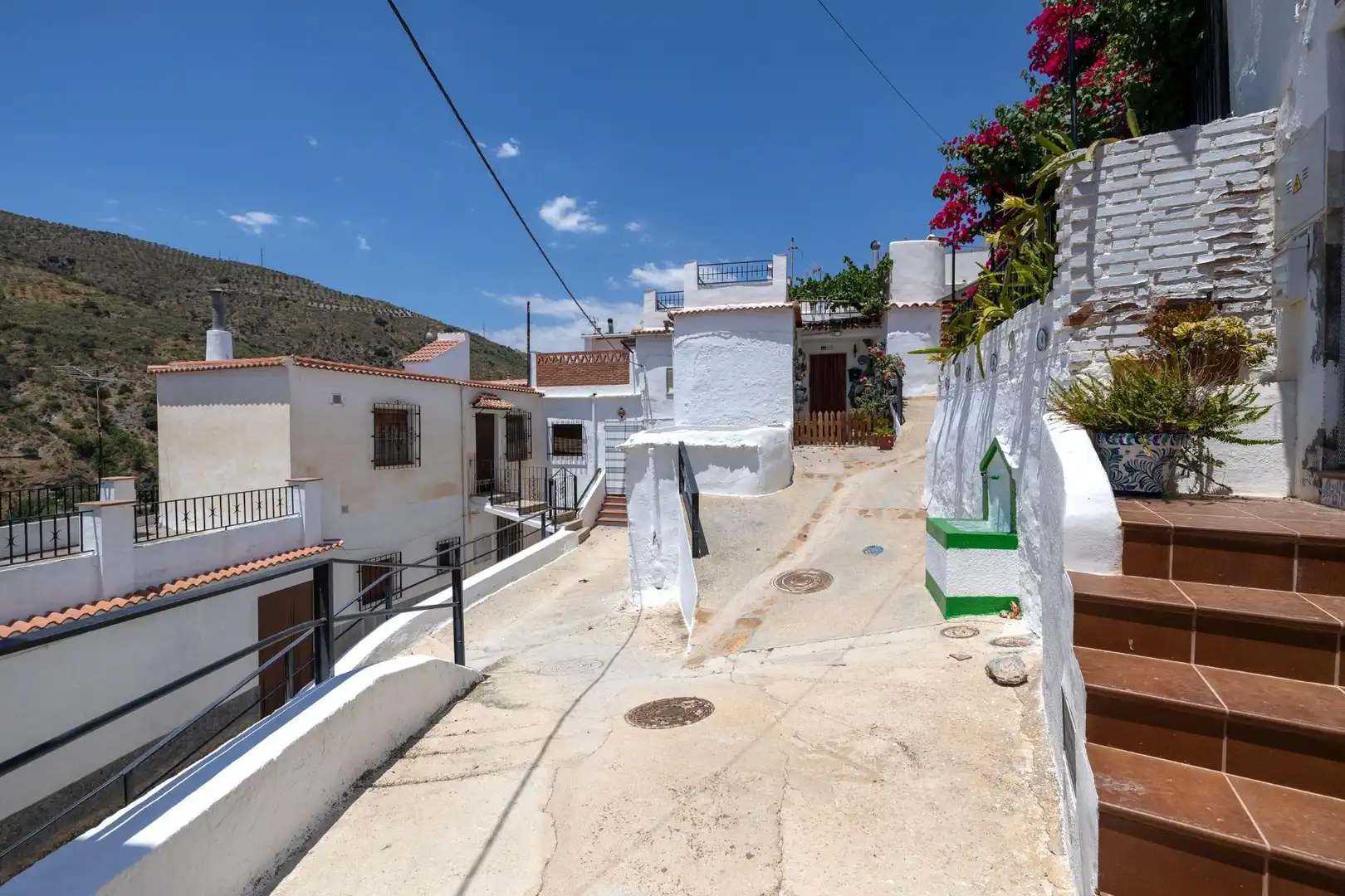Vista exterior de Casa adosada en venta en Torvizcón con Terraza