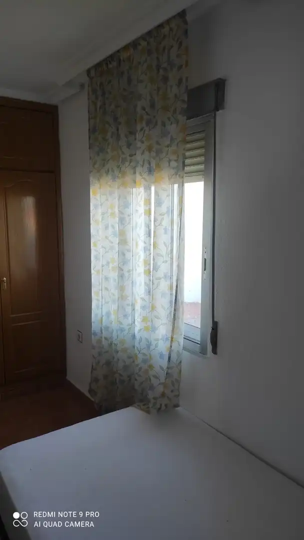 Dormitori de Apartament de lloguer en Cáceres amb Aire condicionat, Calefacció i Moblat