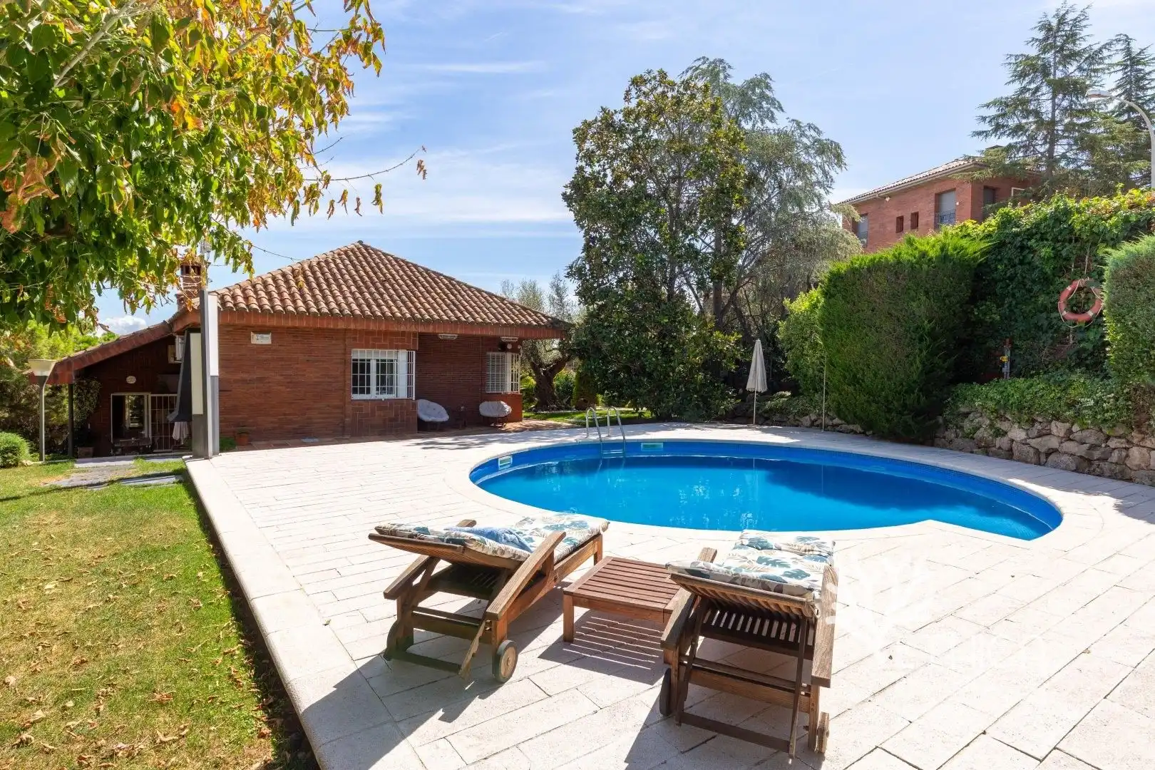 Piscina de Casa o xalet en venda en Cerdanyola del Vallès amb Aire condicionat, Calefacció i Jardí privat