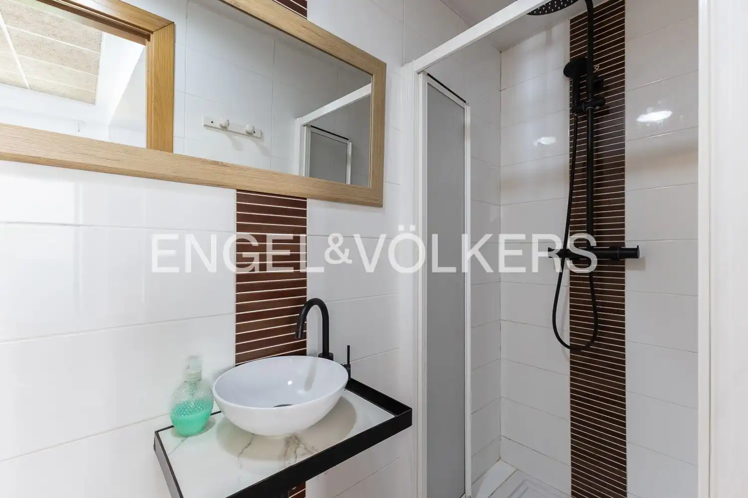 Baño de Piso en venta en Valencia con Aire acondicionado, Calefacción y Jardín privado
