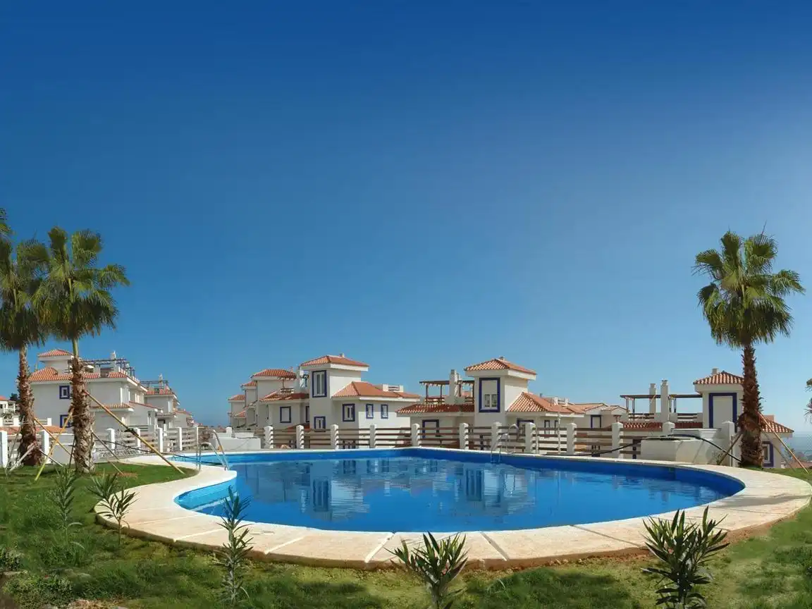 Piscina de Dúplex en venda en Manilva amb Aire condicionat, Calefacció i Terrassa