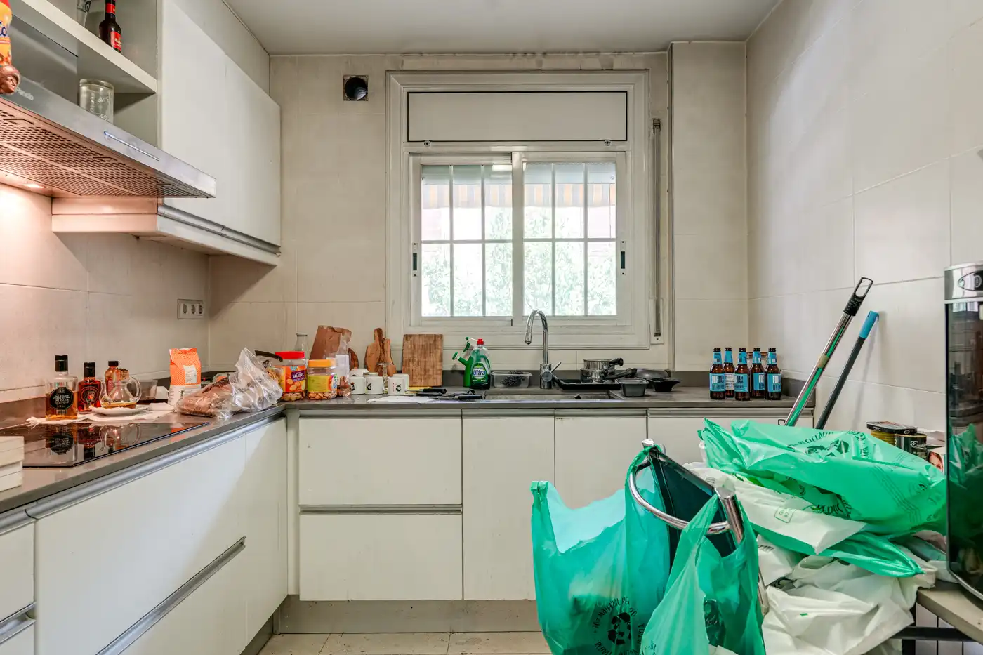 Kitchen of Flat for sale in Terrassa  with Terrace and Furnished