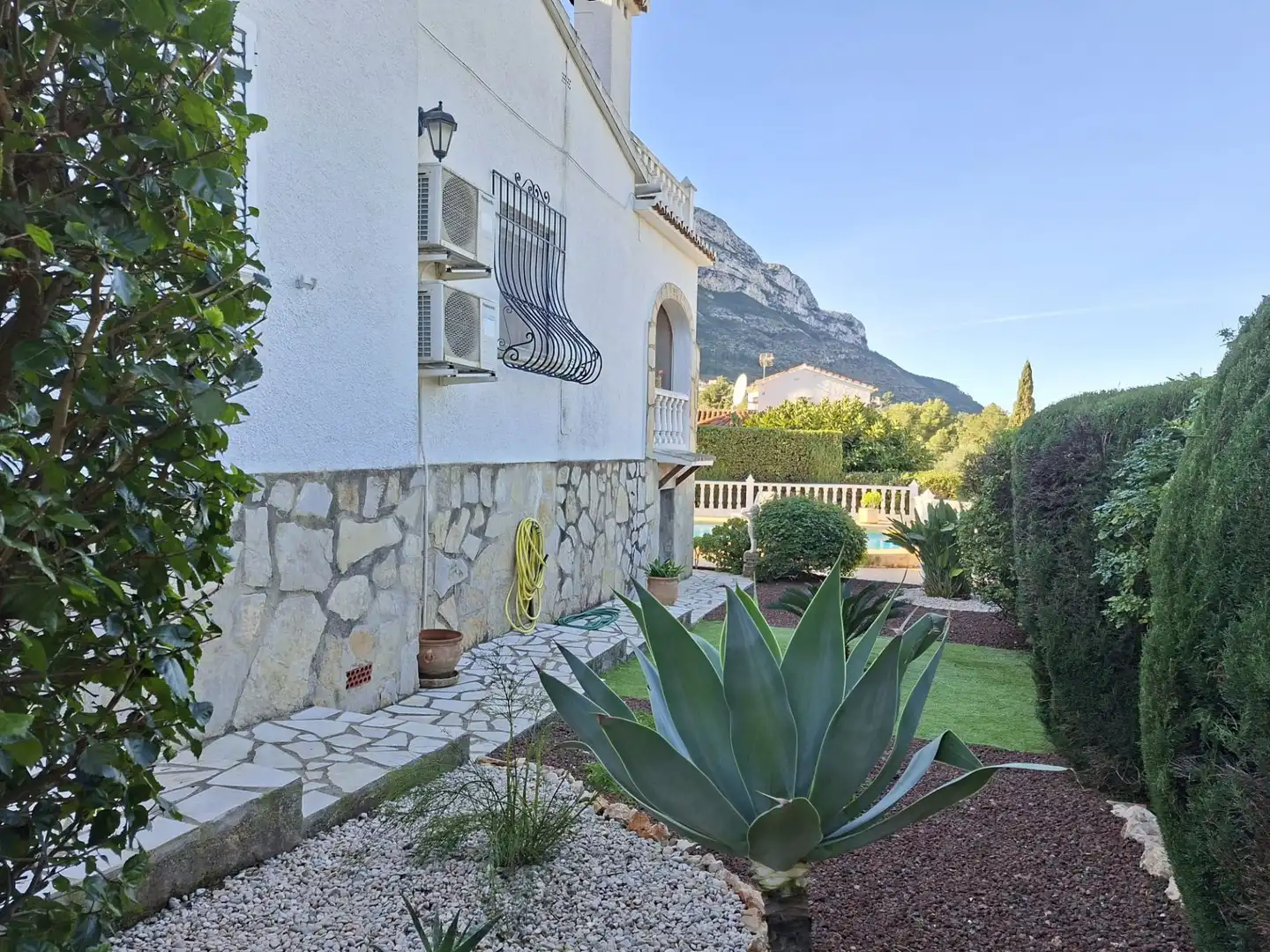 Vista exterior de Casa o chalet en venta en Dénia con Jardín privado, Terraza y Piscina