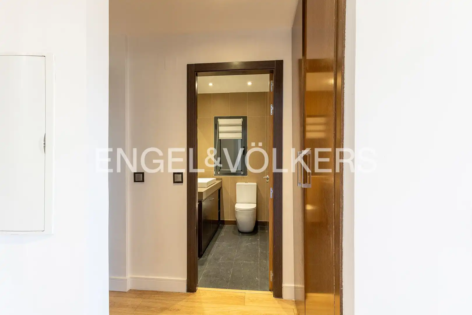 Bathroom of Flat for rent in Madrid  with Air Conditioner, Heating and Parquet flooring