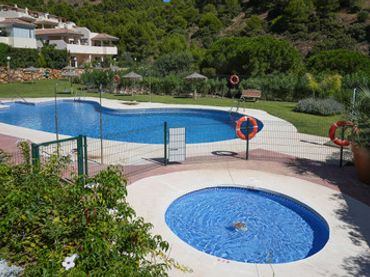 Baixos amb piscina en venda a Mijas pueblo