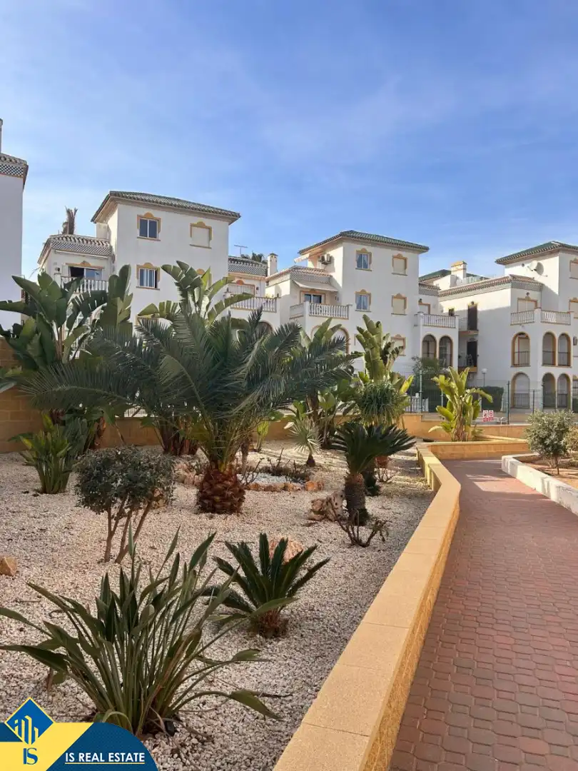 Bungalow con piscina en venta en Nueva Torrevieja - Aguas Nuevas