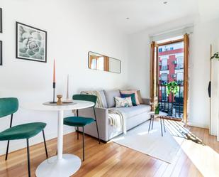 Living room of Flat to rent in  Madrid Capital  with Air Conditioner, Heating and Parquet flooring