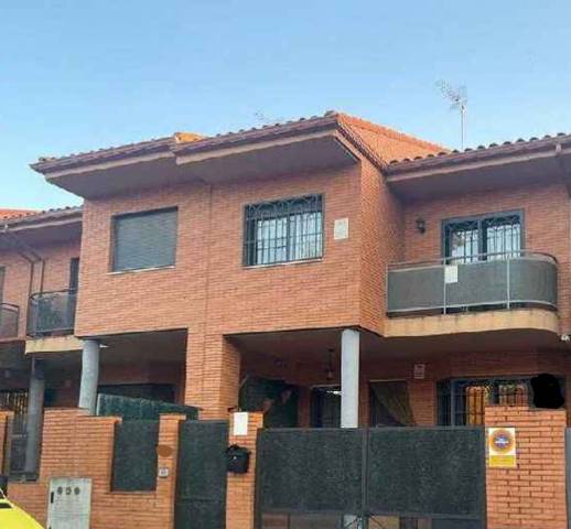 Casa-chalet en Venta en Los Robles