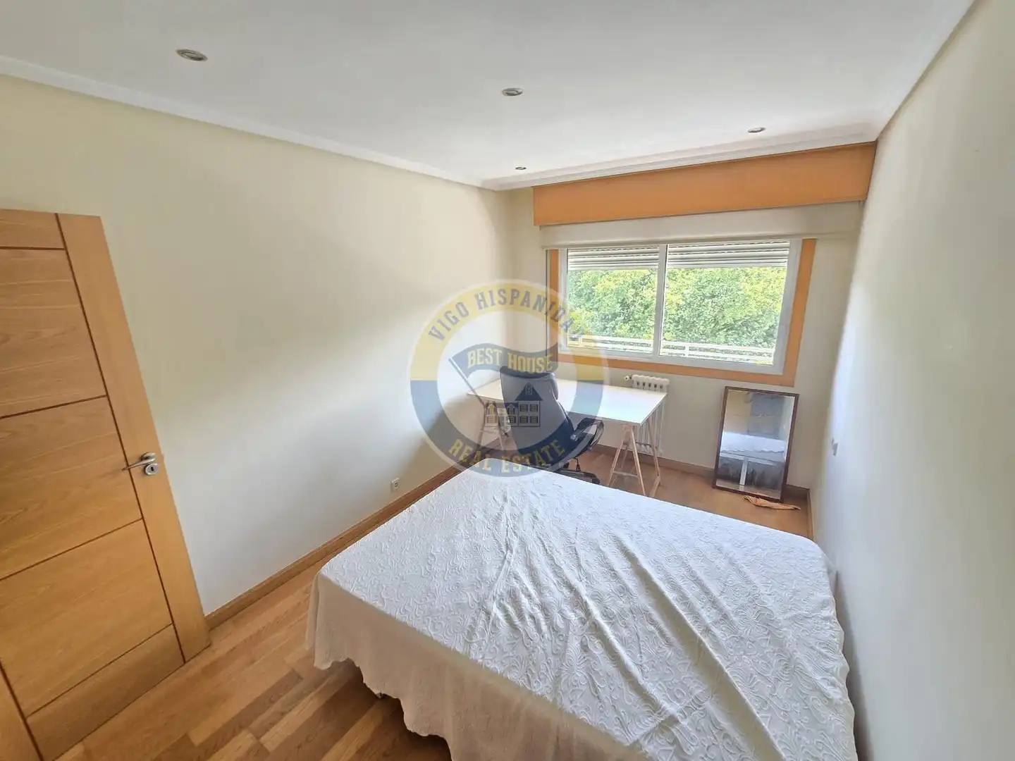 Schlafzimmer von Wohnung zur Miete in Vigo  mit Heizung, Parkett und Möbliert