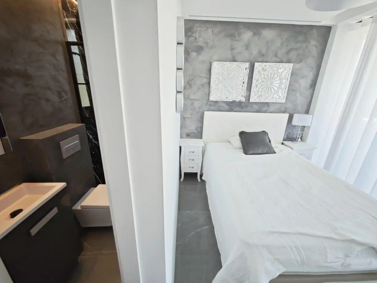 Dormitori de Apartament en venda en Benalmádena amb Aire condicionat, Terrassa i Traster