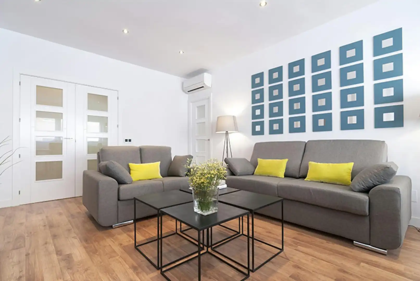 Living room of Flat for rent in Madrid  with Air Conditioner, Heating and Furnished