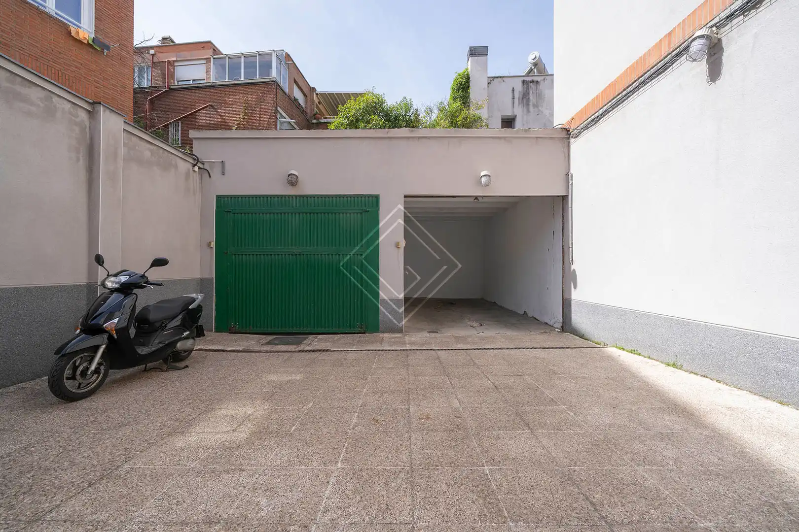 Parking of Flat for rent in Madrid  with Air Conditioner, Heating and Storage room