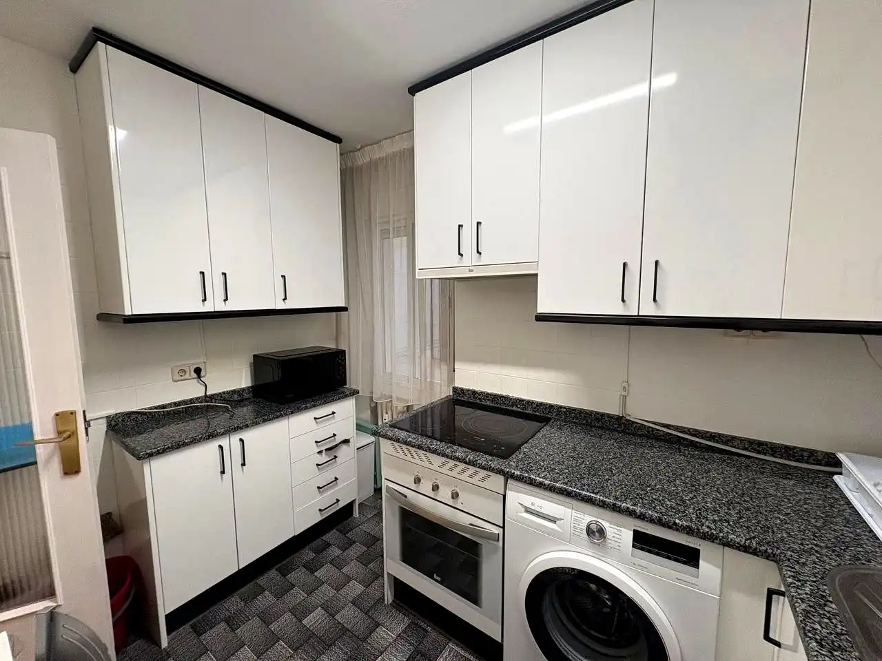 Kitchen of Flat for rent in Madrid  with Air Conditioner, Heating and Terrace