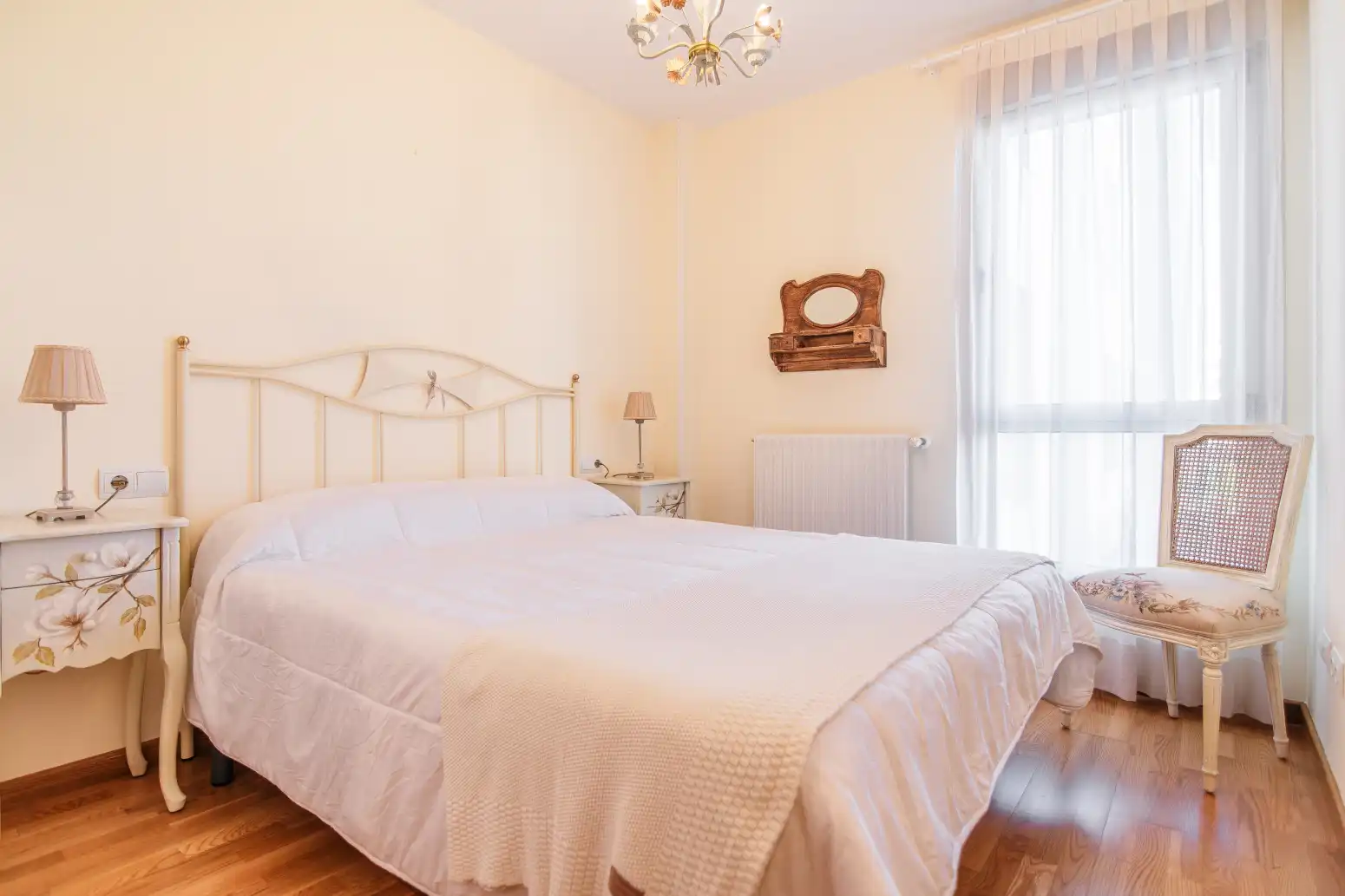 Schlafzimmer von Wohnung zum Verkauf in Gozón mit Heizung, Privatgarten und Abstellraum
