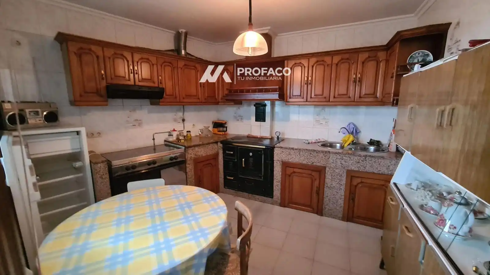 Kitchen of Houses for sale in Carballeda de Avia  with Heating, Storage room and Furnished