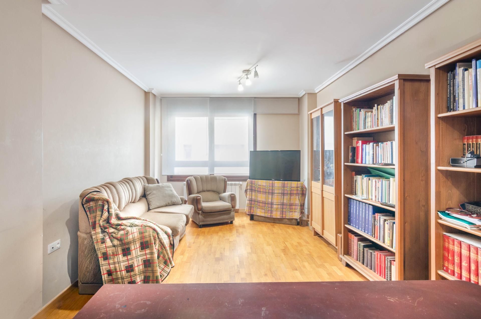 Sala de estar de Piso en venta en Siero con Calefacción, Trastero y Balcón