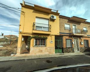 Vista exterior de Casa adosada en venda en Madridejos