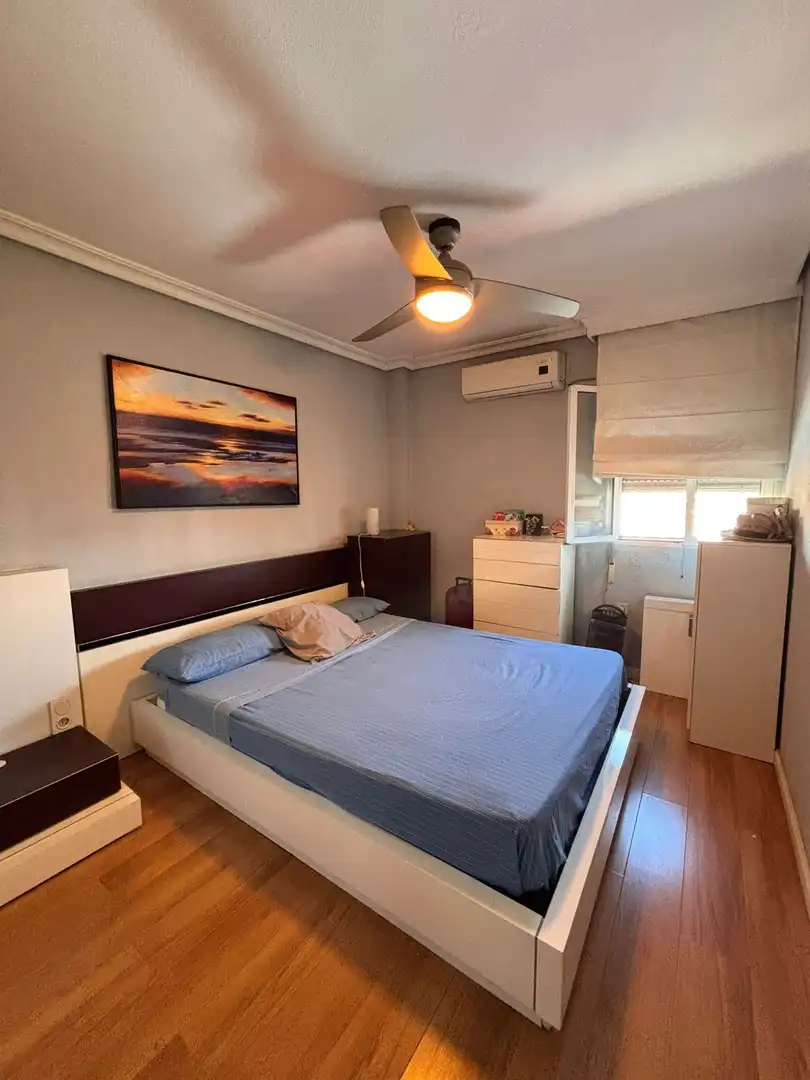 Bedroom of Flat for sale in Sevilla  with Air Conditioner and Community pool