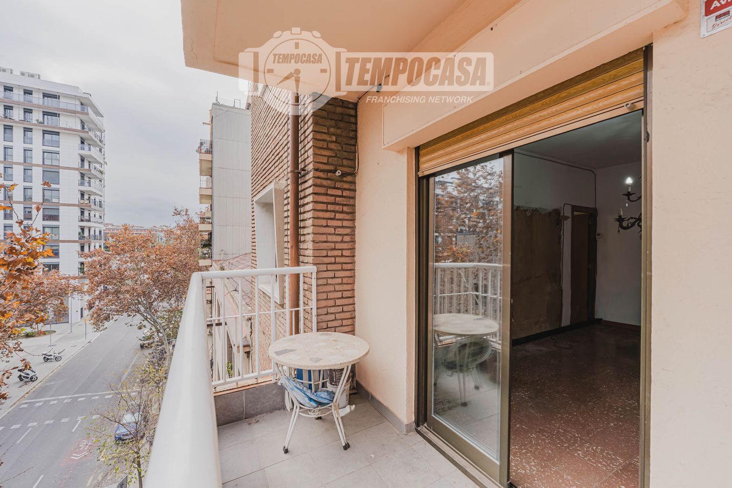 Exterior view of Flat for sale in  Barcelona Capital  with Heating and Balcony