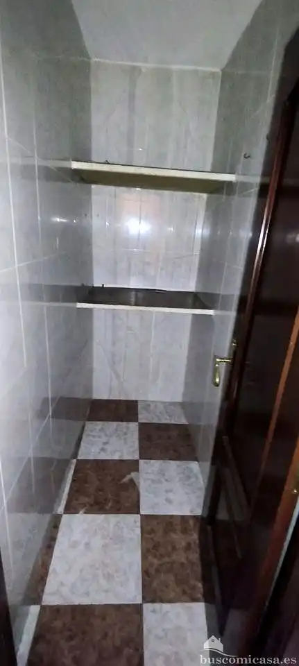 Badezimmer von Erdgeschoss zum Verkauf in Linares