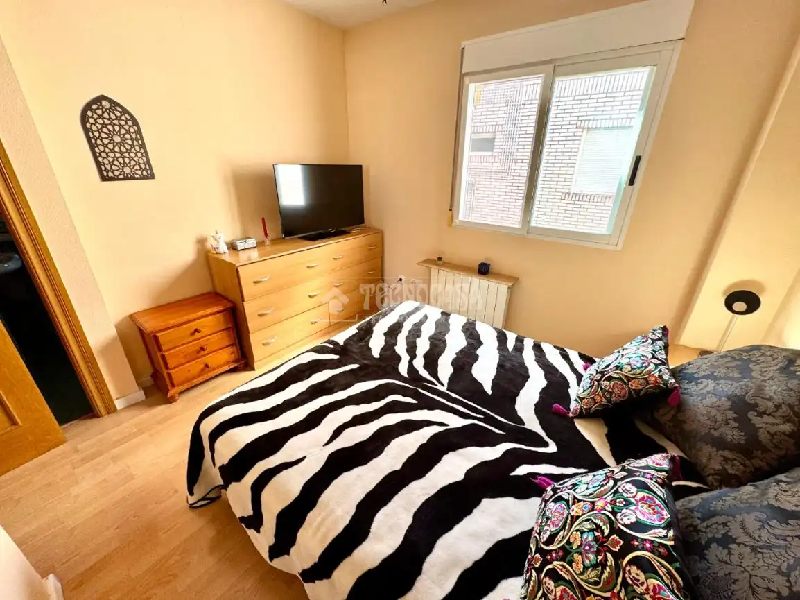 Bedroom of Attic for sale in Paterna  with Air Conditioner, Parquet flooring and Terrace