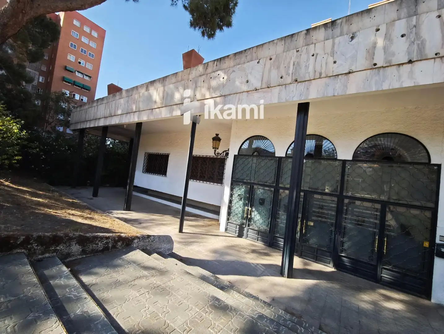 Außenansicht von Gebäude zum Verkauf in Alcorcón