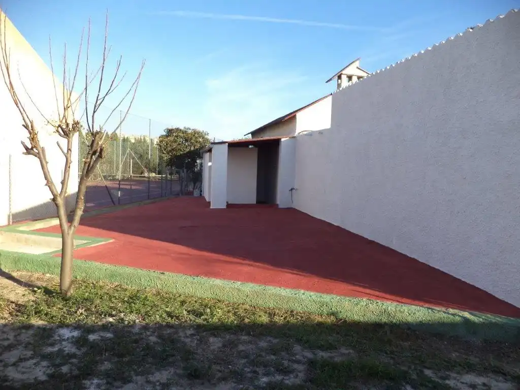 Aparcament de Casa o xalet en venda en Mutxamel amb Calefacció, Jardí privat i Terrassa
