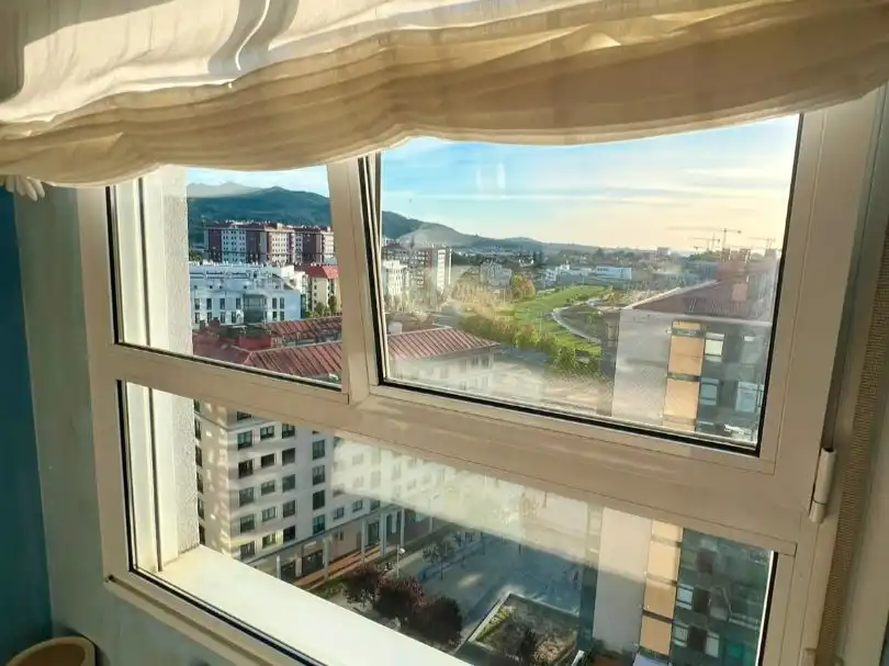 Vista exterior de Piso en venta en Vigo  con Calefacción, Parquet y Trastero