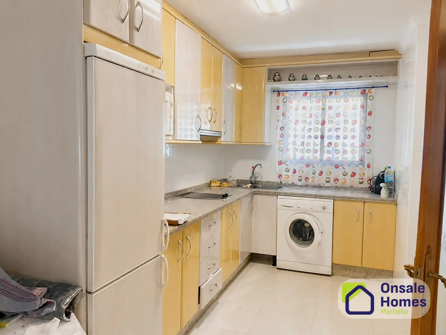 Küche von Wohnung zum Verkauf in Marbella mit Klimaanlage, Terrasse und Abstellraum