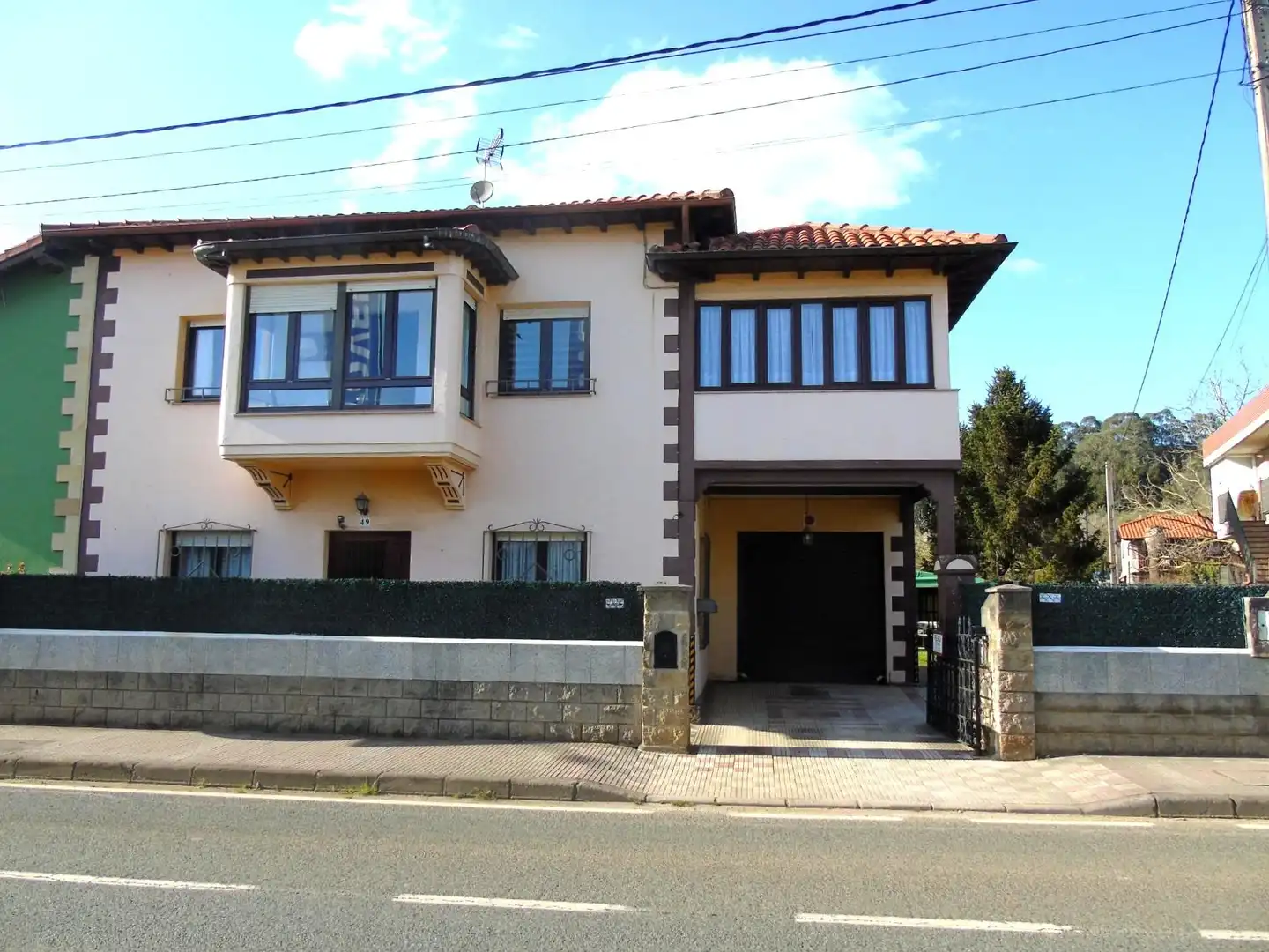Vista exterior de Casa adosada en venta en Camargo con Calefacción, Jardín privado y Terraza