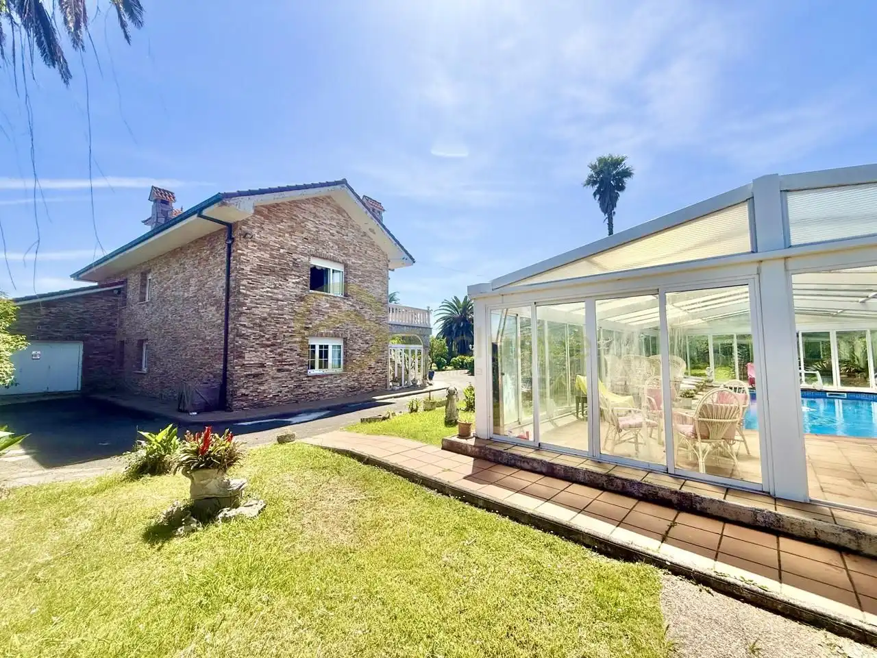 Vista exterior de Casa o chalet en venta en Castrillón con Calefacción, Jardín privado y Parquet