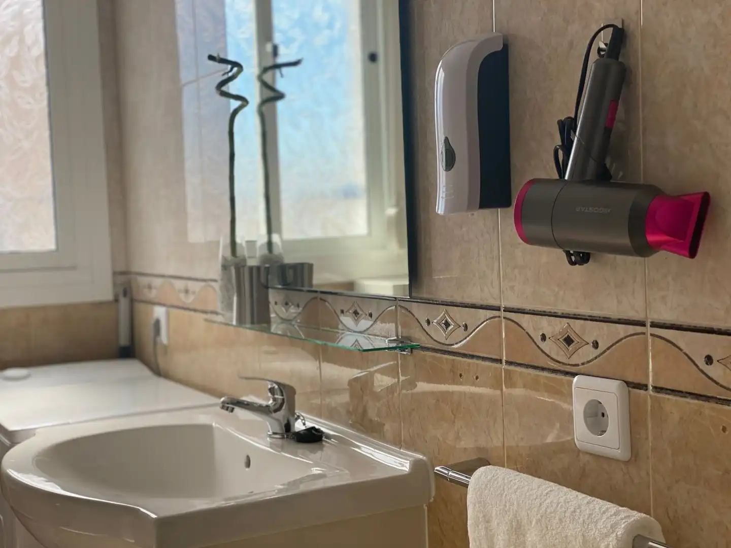 Baño de Estudio en venta en Torremolinos con Aire acondicionado, Calefacción y Piscina comunitaria