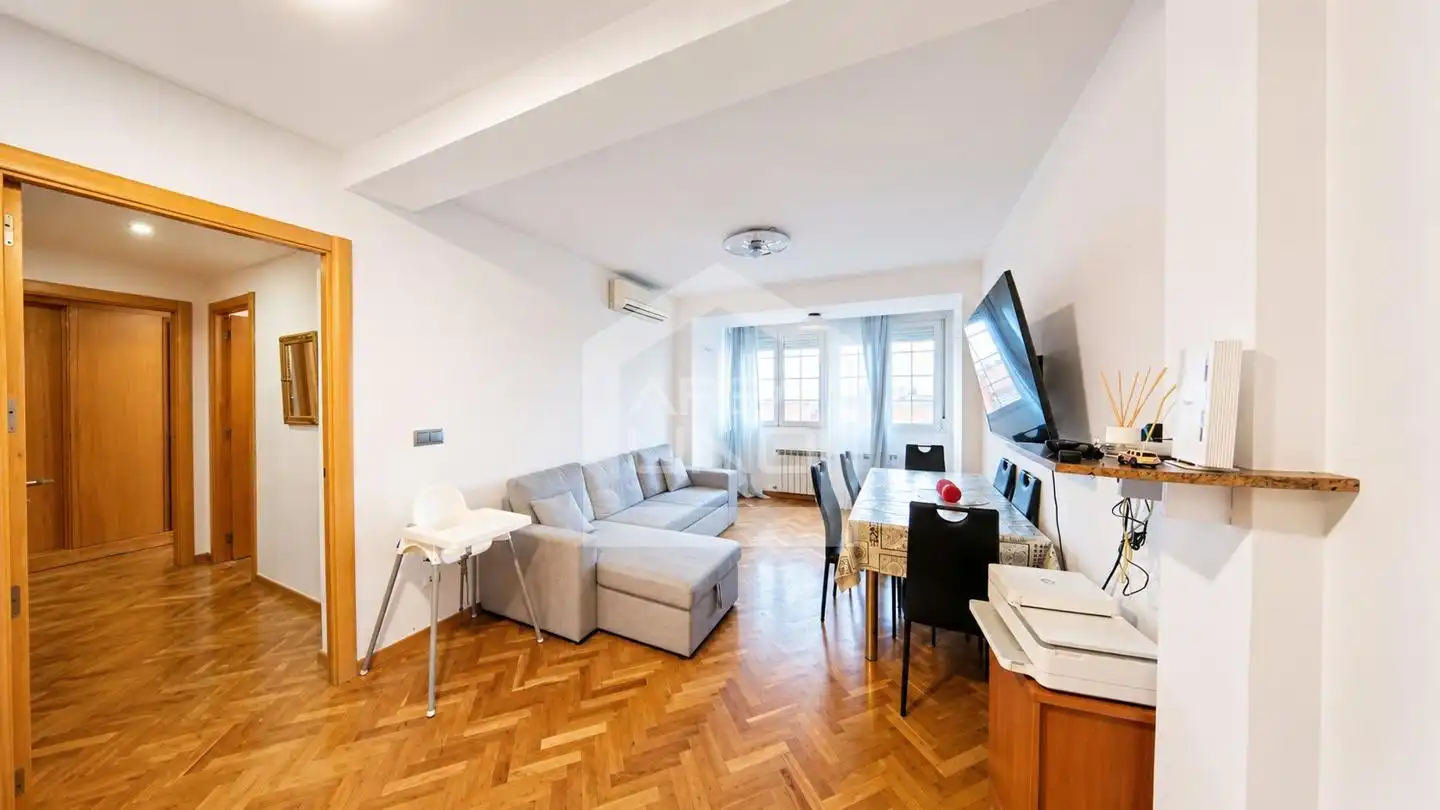 Living room of Flat for sale in Alcorcón  with Air Conditioner, Heating and Parquet flooring