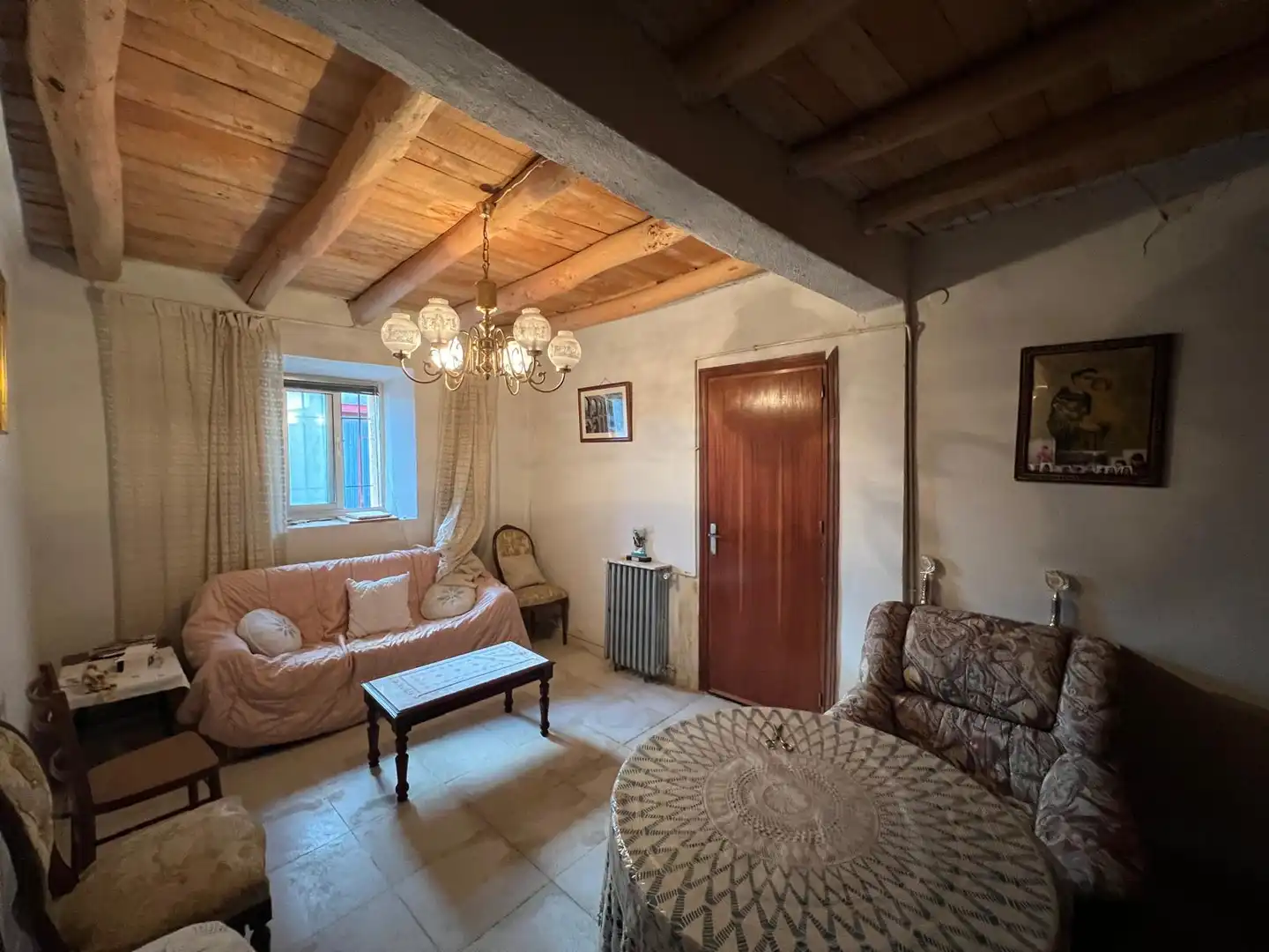 Sala d'estar de Finca rústica en venda en Urueñas amb Calefacció, Traster i Moblat