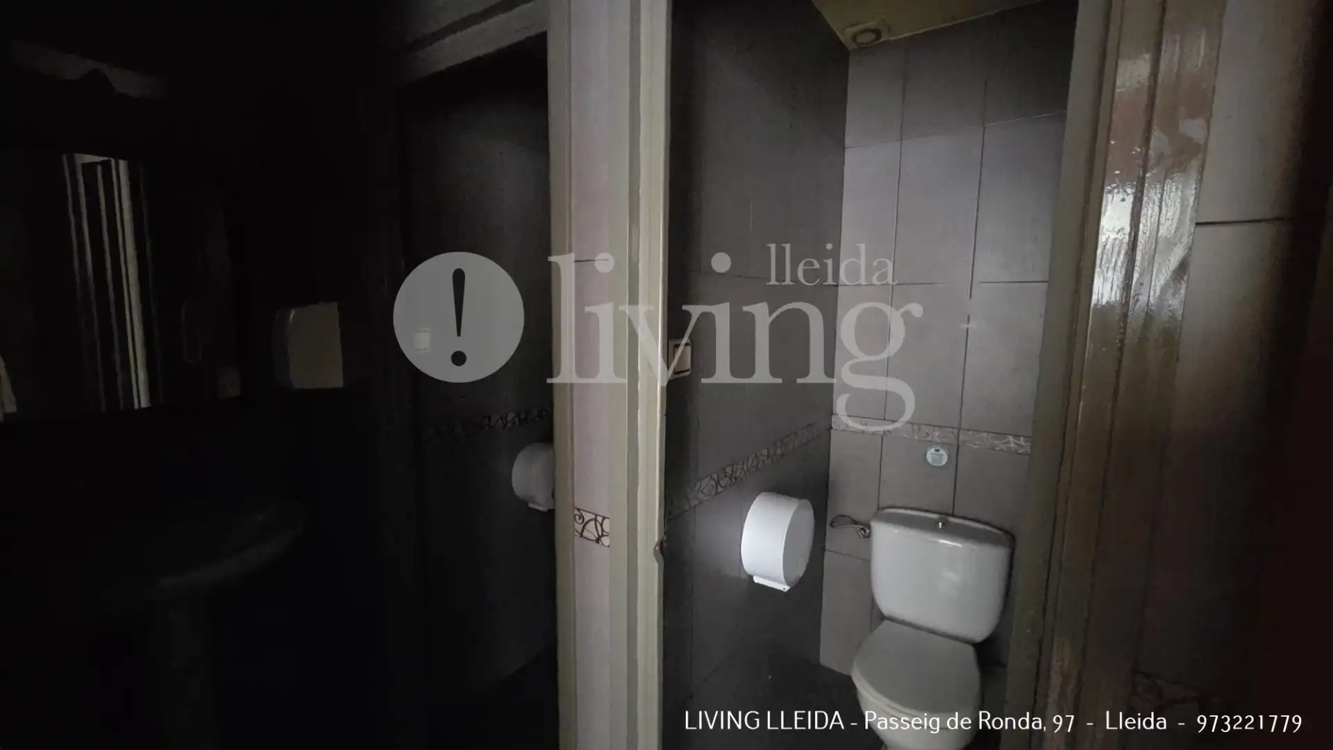 Baño de Local en venta en Lleida con Amueblado