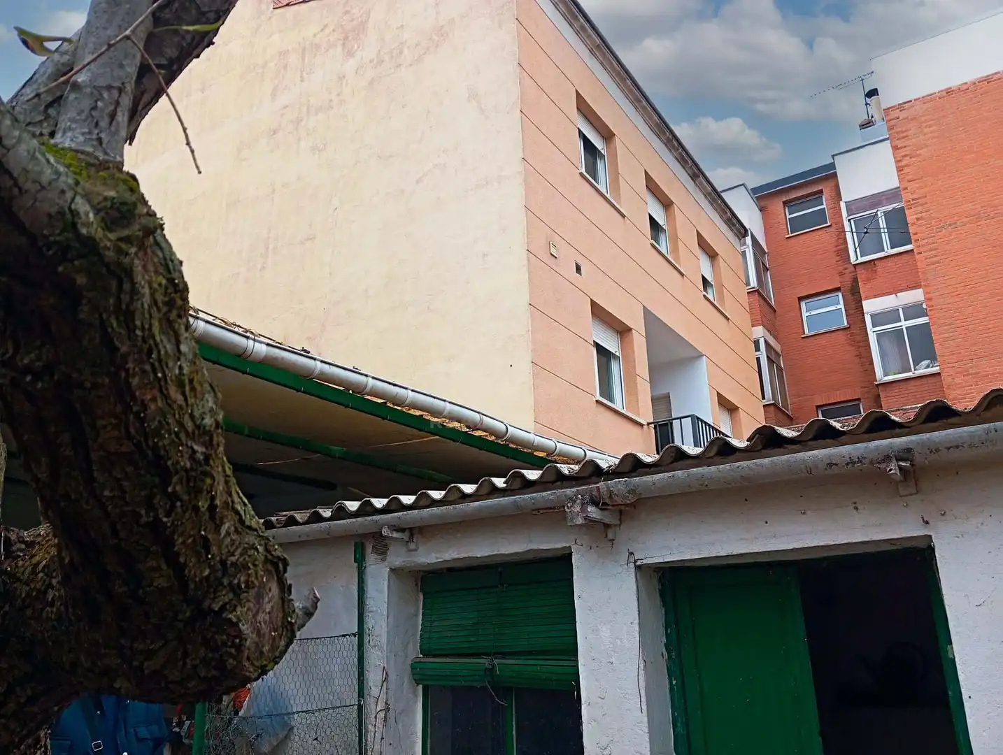 Vista exterior de Casa o chalet en venta en Guadalajara con Calefacción