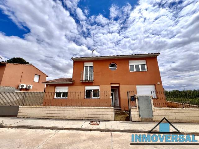 Casa-chalet en Venta en Huesca en Salillas de Jalón