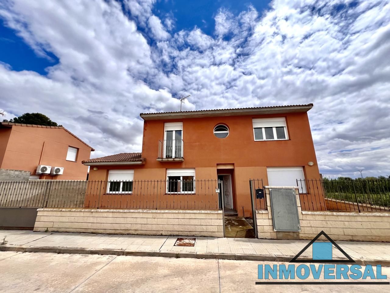 Vista exterior de Casa o xalet en venda en Salillas de Jalón amb Calefacció, Jardí privat i Terrassa