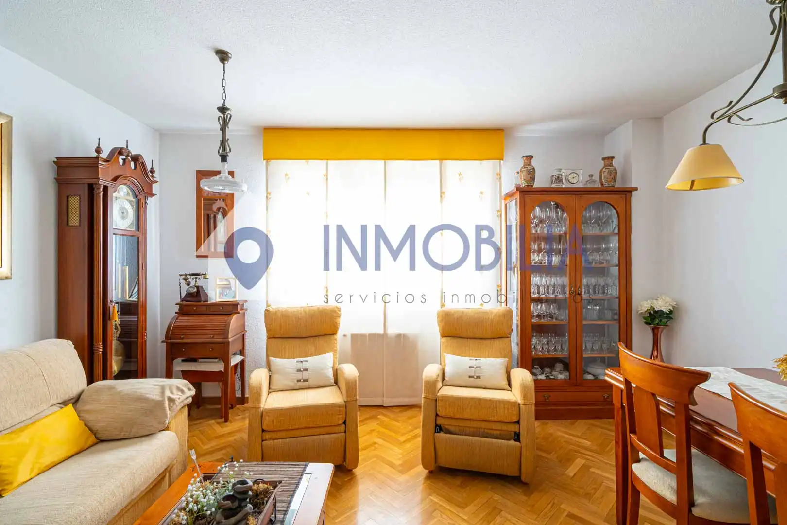 Living room of Flat for sale in Madrid  with Air Conditioner, Heating and Storage room