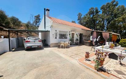 Vista exterior de Finca rústica en venda en Pizarra amb Piscina