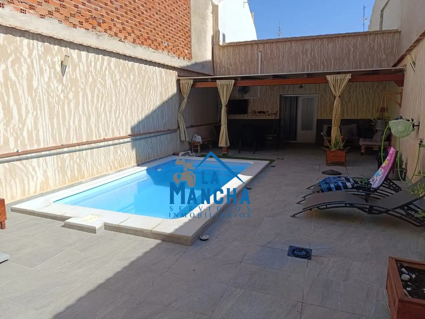 Piscina de Casa o xalet en venda en Madrigueras amb Piscina i Moblat