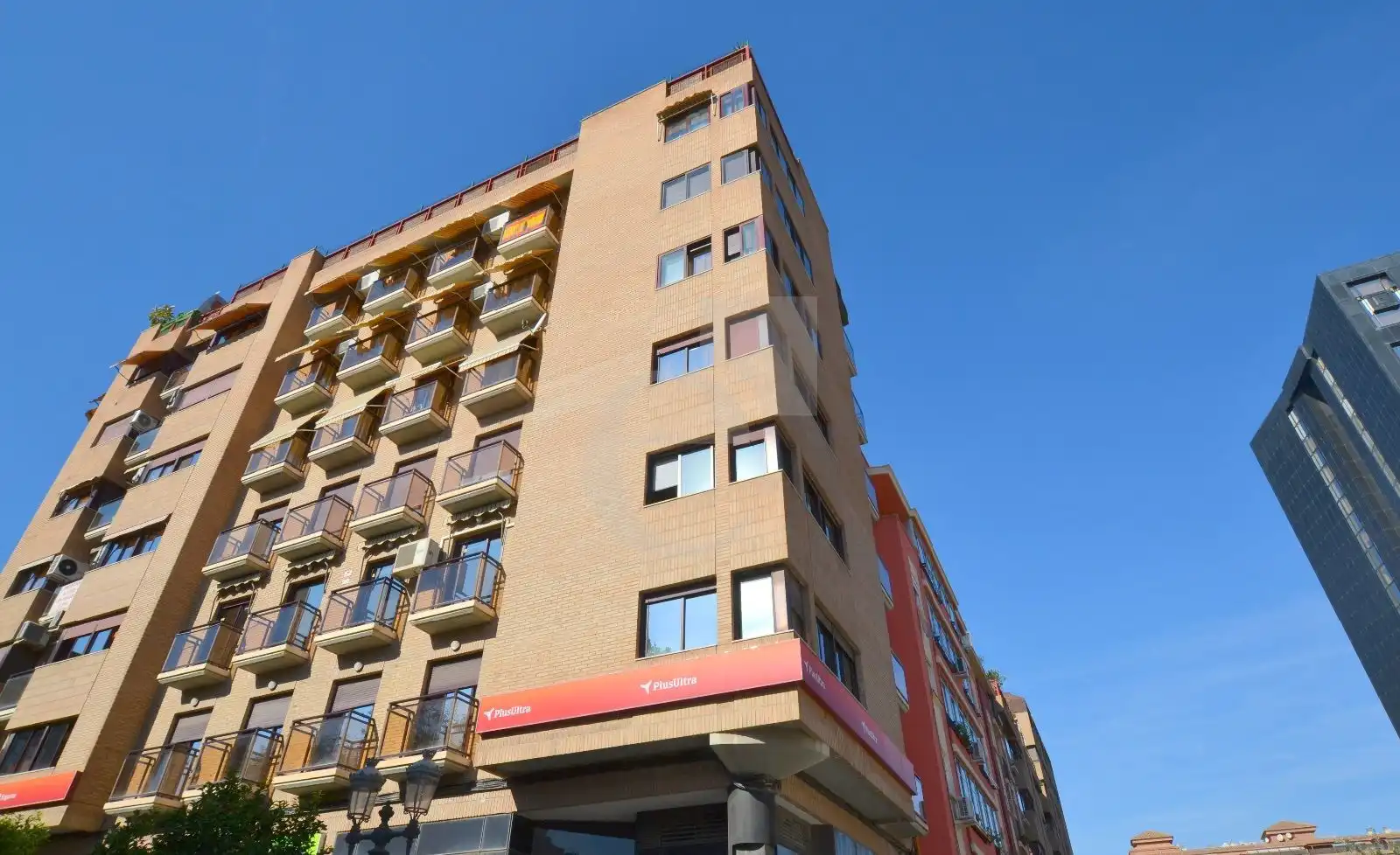 Außenansicht von Büro zum Verkauf in Valencia mit Klimaanlage, Terrasse und Abstellraum