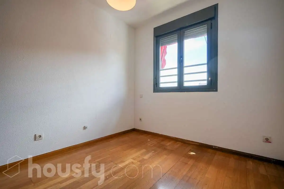 Bedroom of Flat for sale in Madrid  with Air Conditioner, Heating and Private garden