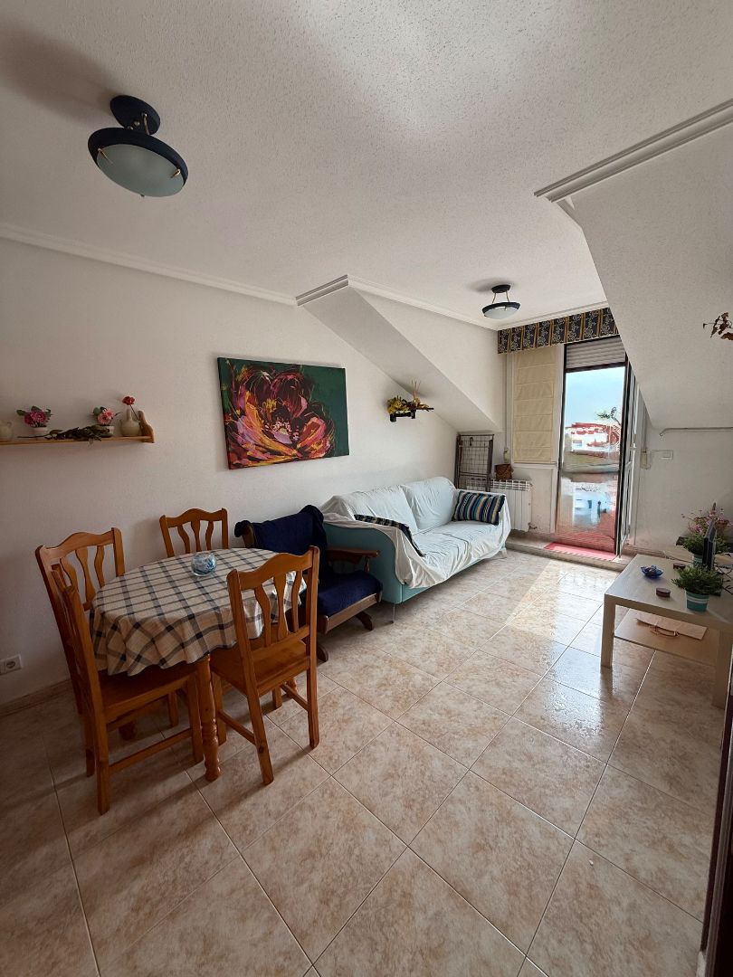 Sala d'estar de Àtic en venda en Meruelo amb Calefacció, Jardí privat i Terrassa
