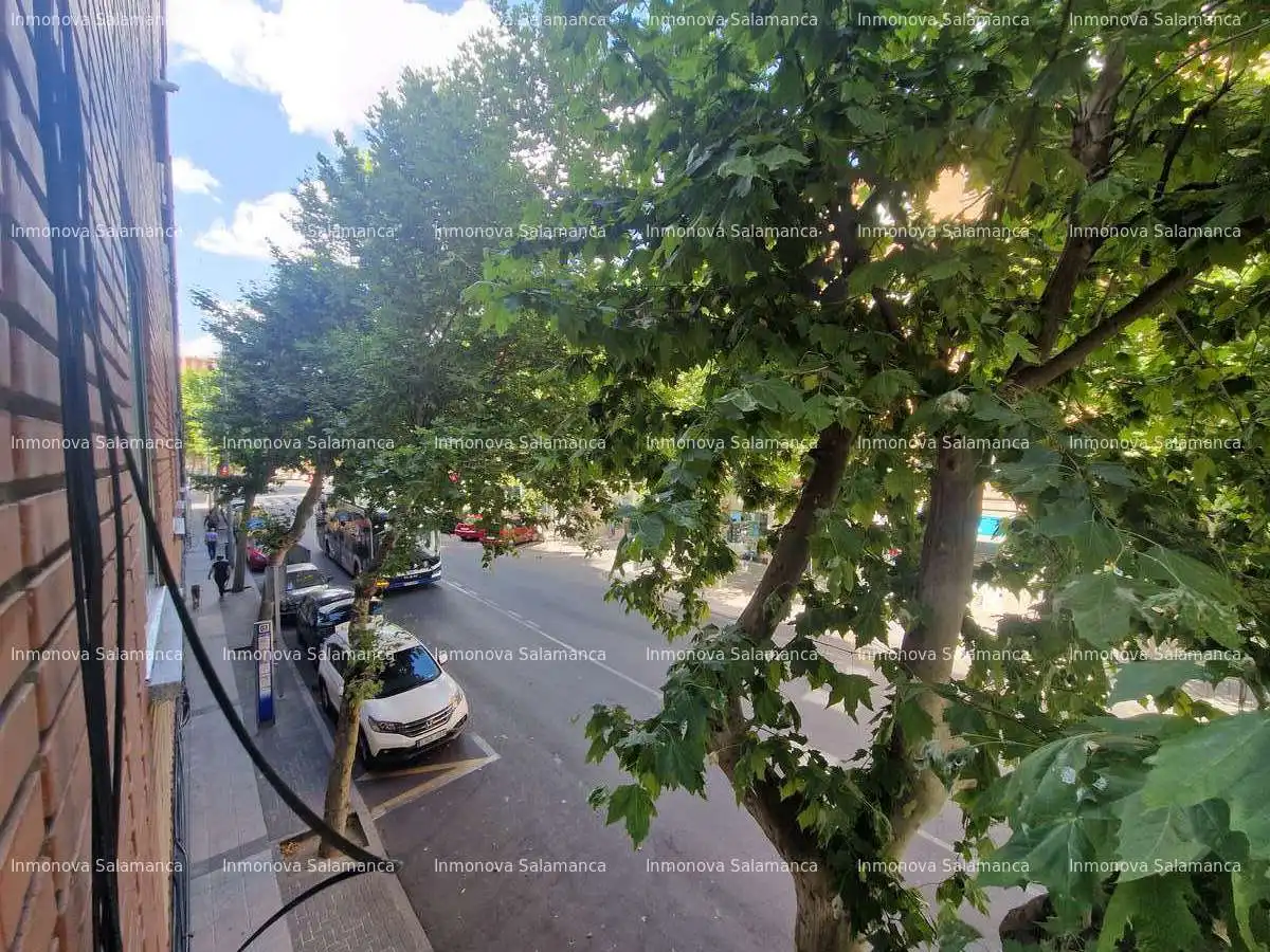 Vista exterior de Piso de alquiler en Salamanca con Calefacción, Terraza y Amueblado