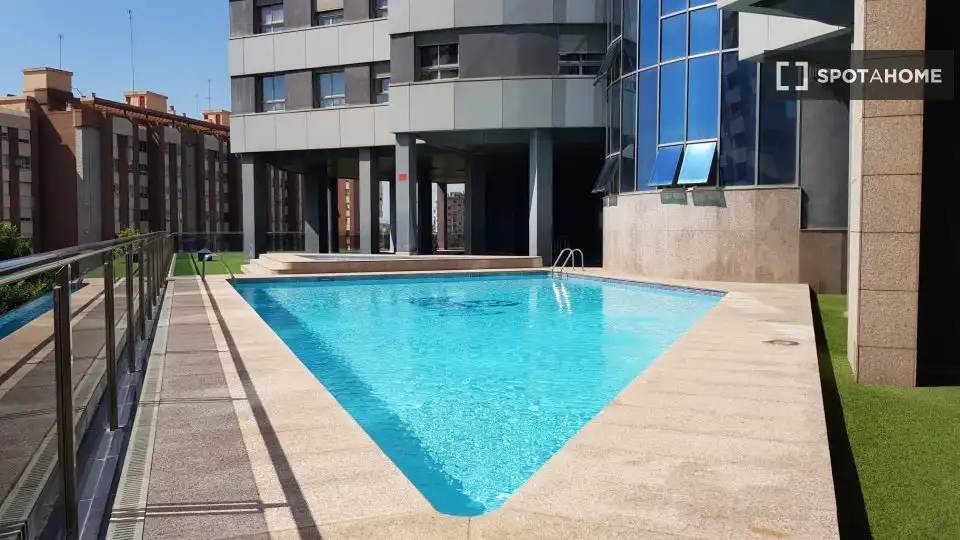 Piscina de Pis de lloguer en Valencia amb Aire condicionat, Calefacció i Moblat
