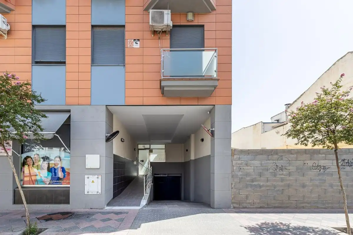 Vista exterior de Piso en venta en Armilla con Aire acondicionado y Balcón