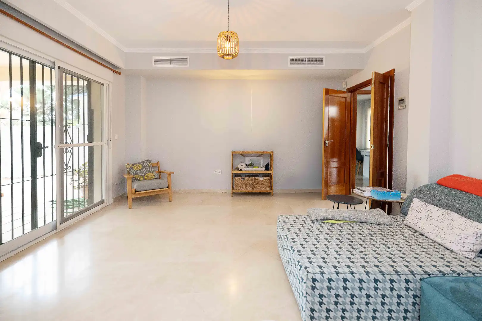 Living room of Detached homes for sale in Marbella  with Air Conditioner, Heating and Private garden