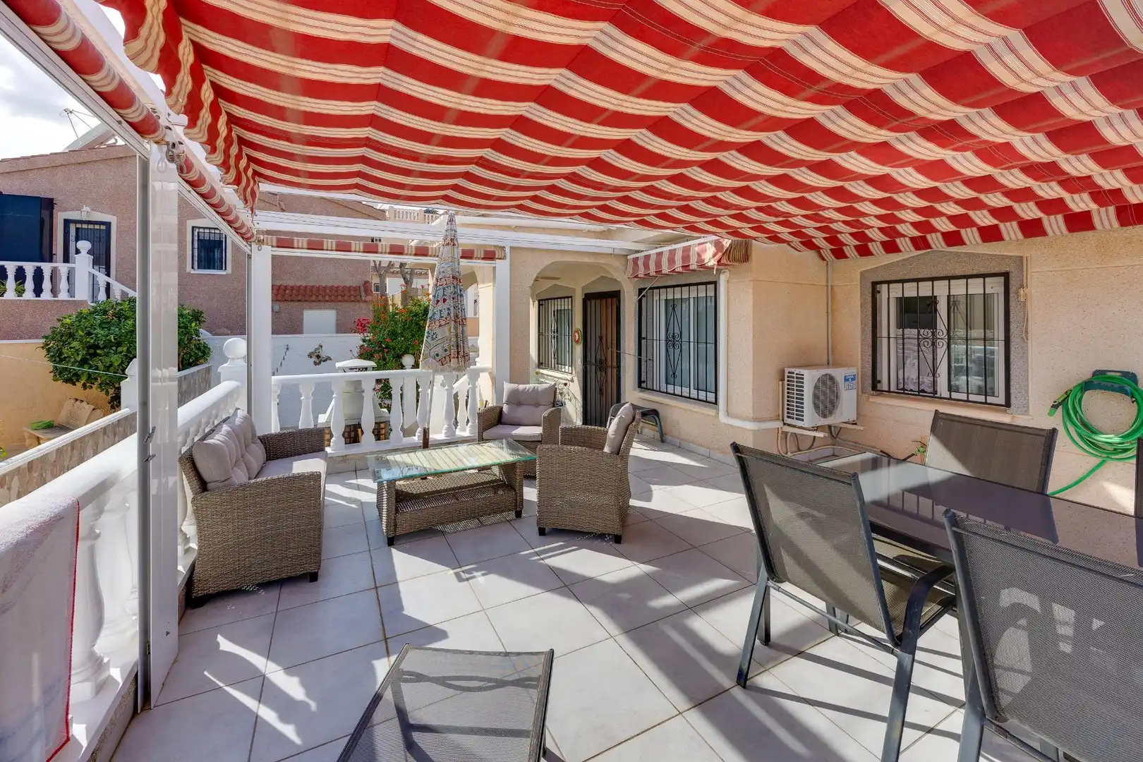 Villa avec terrasse à vendre à Calle Pico del Águila