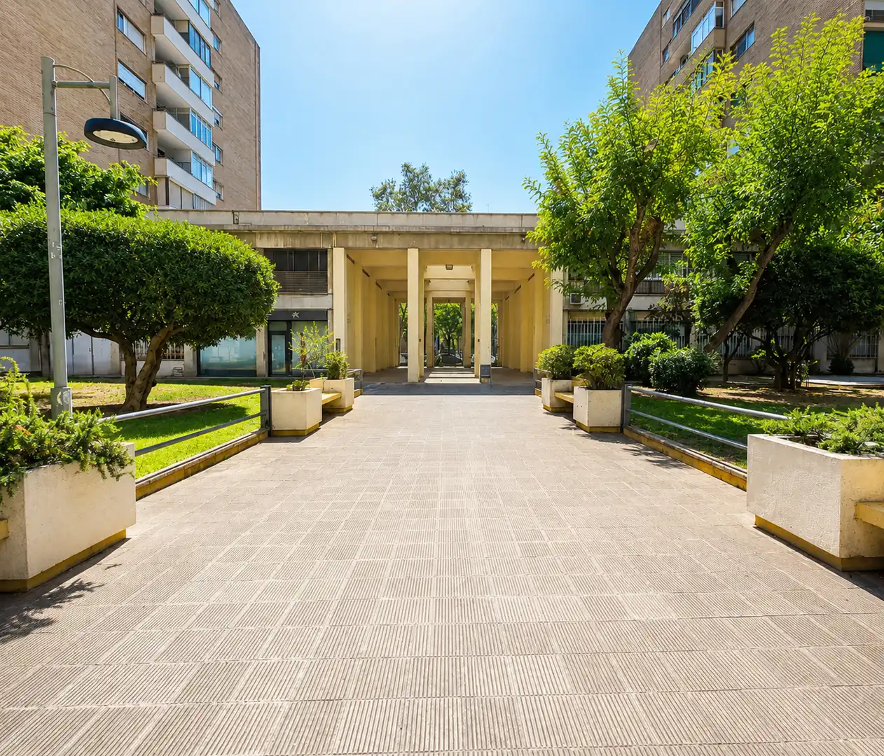Vista exterior de Pis en venda en Barcelona amb Aire condicionat, Calefacció i Jardí privat
